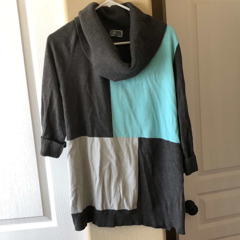 3 FOR $20 DEAL🎉🎉🎉 Women’s swoop neck sweater!